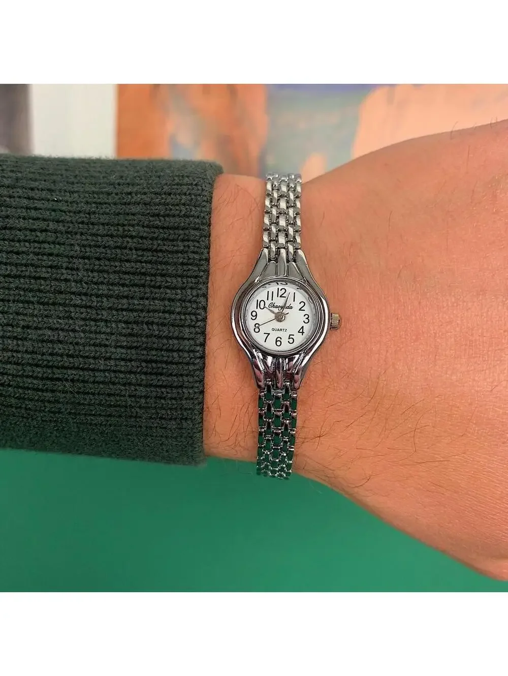 Minimalistic Silver and White round dainty stainless steel y2k 2000s style watch